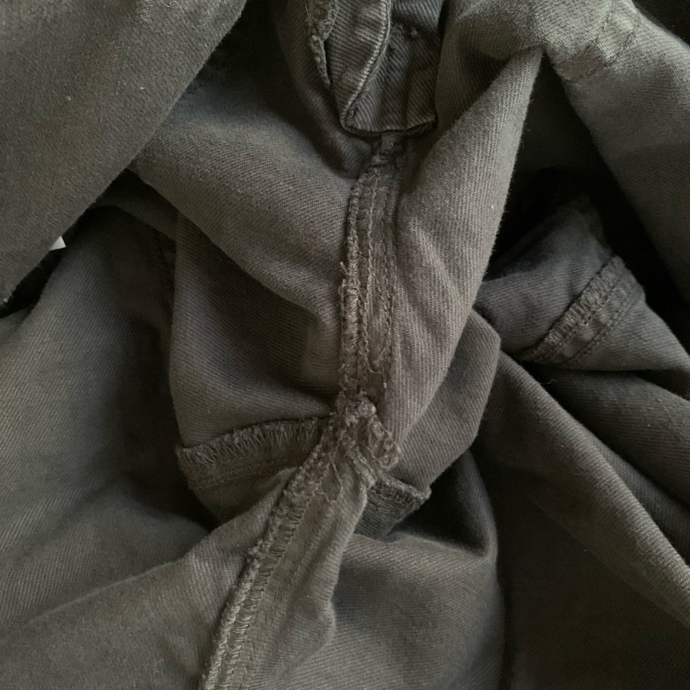 Gap women’s  horseshoe black jeans. Size 2 - Picture 12 of 13
